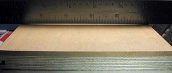 foto van houten vloer die laat zien wat toegevoegd vocht ermee doet